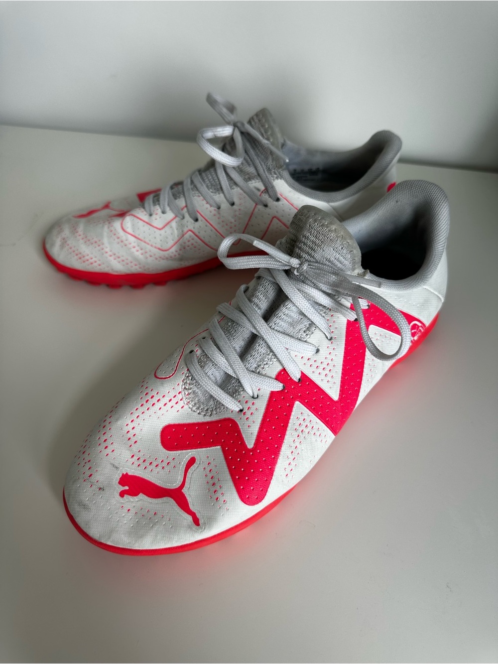 Puma Kids White & Hot Pink Indoor Soccer Shoes/Turf Cleats